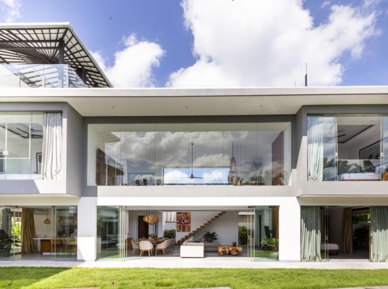 Vila Mewah Tepi Pantai di Berawa Dijual Sewa