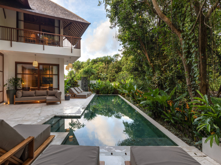 6 Bedroom Villas in Nyanyi for Sale