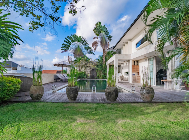 Freehold Villa with Rice Field Views in Munggu