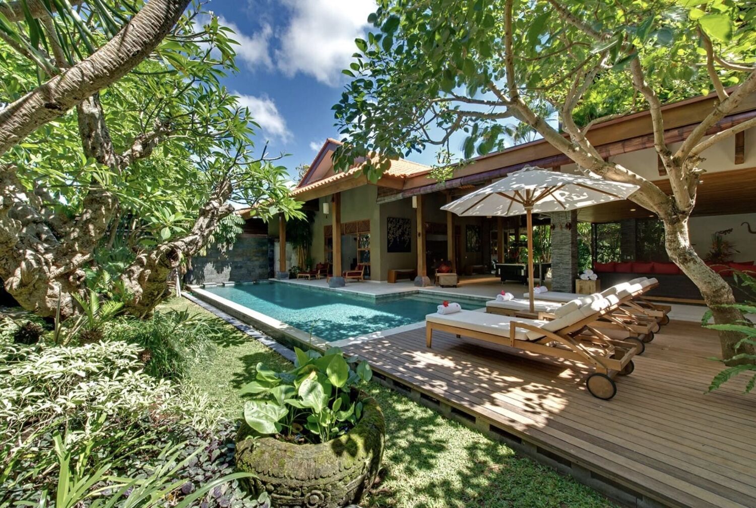Elegant 4-Bedroom Freehold Villa in Bali for Sale, in Seminyak – Traditional Luxury Just Steps from the Beach — Property ID JU803
