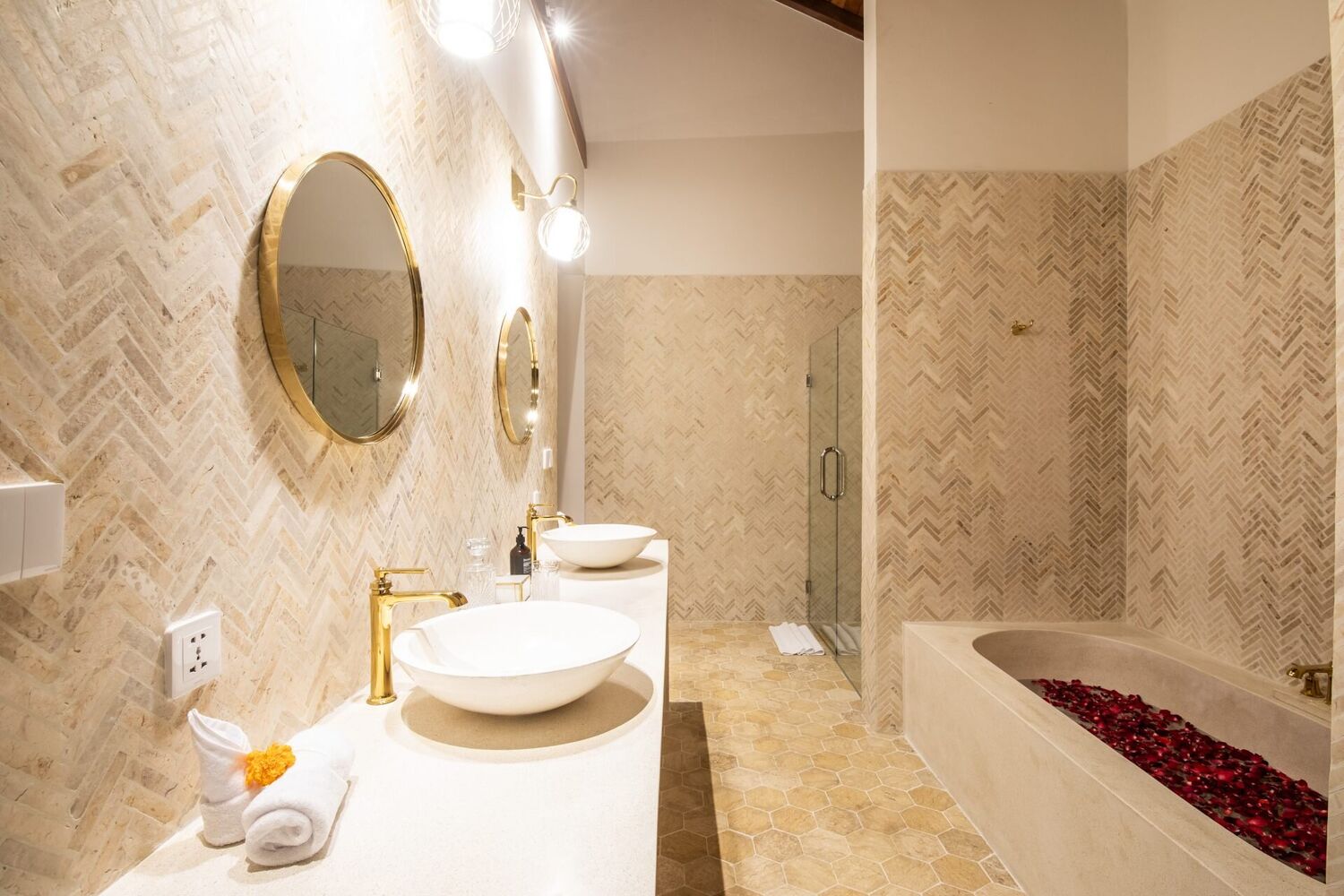 Umalas Elegance A Refined Five-Bedroom Designer Villa — Property ID CY864