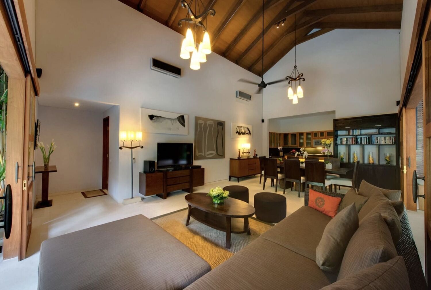 Elegant 4-Bedroom Freehold Villa in Bali for Sale, in Seminyak – Traditional Luxury Just Steps from the Beach — Property ID JU803