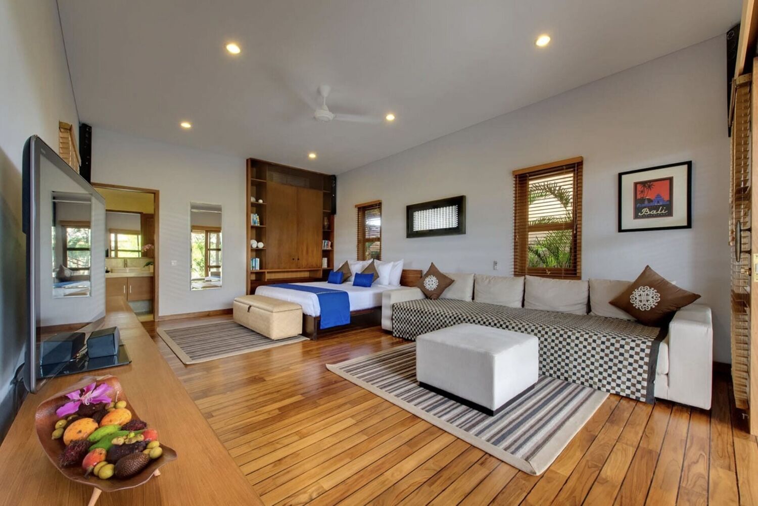 Elegant 4-Bedroom Freehold Villa in Bali for Sale, in Seminyak – Traditional Luxury Just Steps from the Beach — Property ID JU803