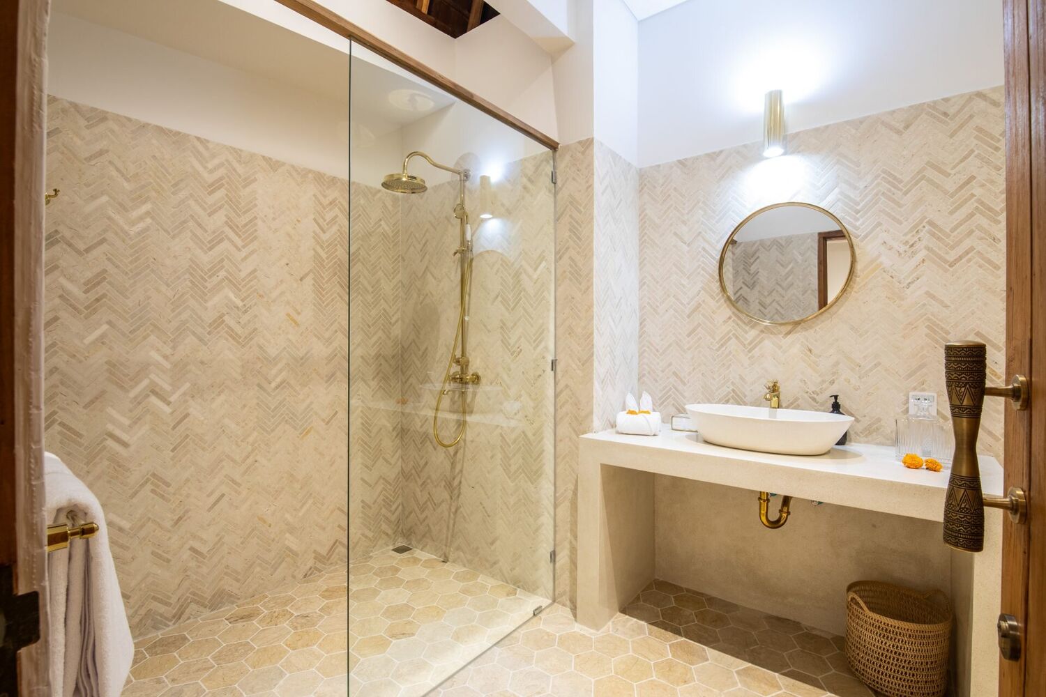 Umalas Elegance A Refined Five-Bedroom Designer Villa — Property ID CY864