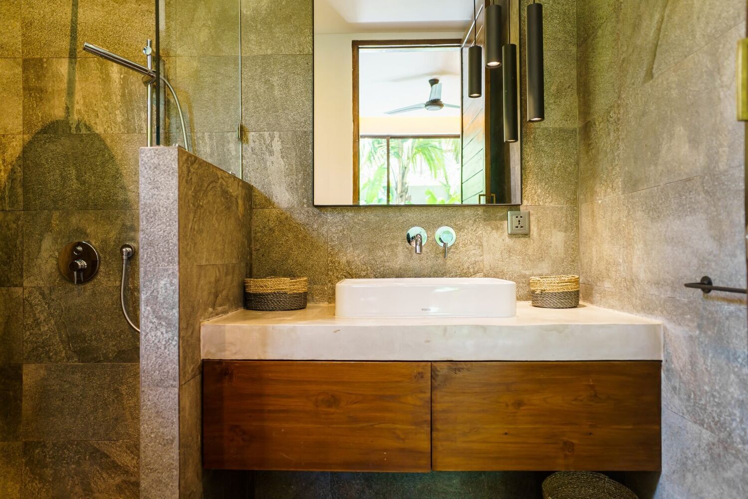 Stylish 4-Bedroom Villa for Sale in Umalas – 33-Year Leasehold — Property ID DI831