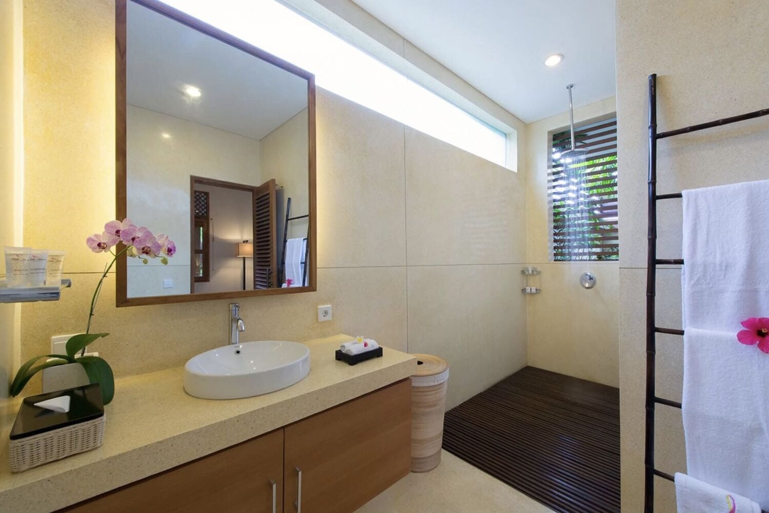 Elegant 4-Bedroom Freehold Villa in Bali for Sale, in Seminyak – Traditional Luxury Just Steps from the Beach — Property ID JU803