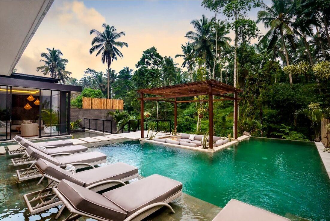 4-Bedroom Villa with Jungle Views of Pejeng