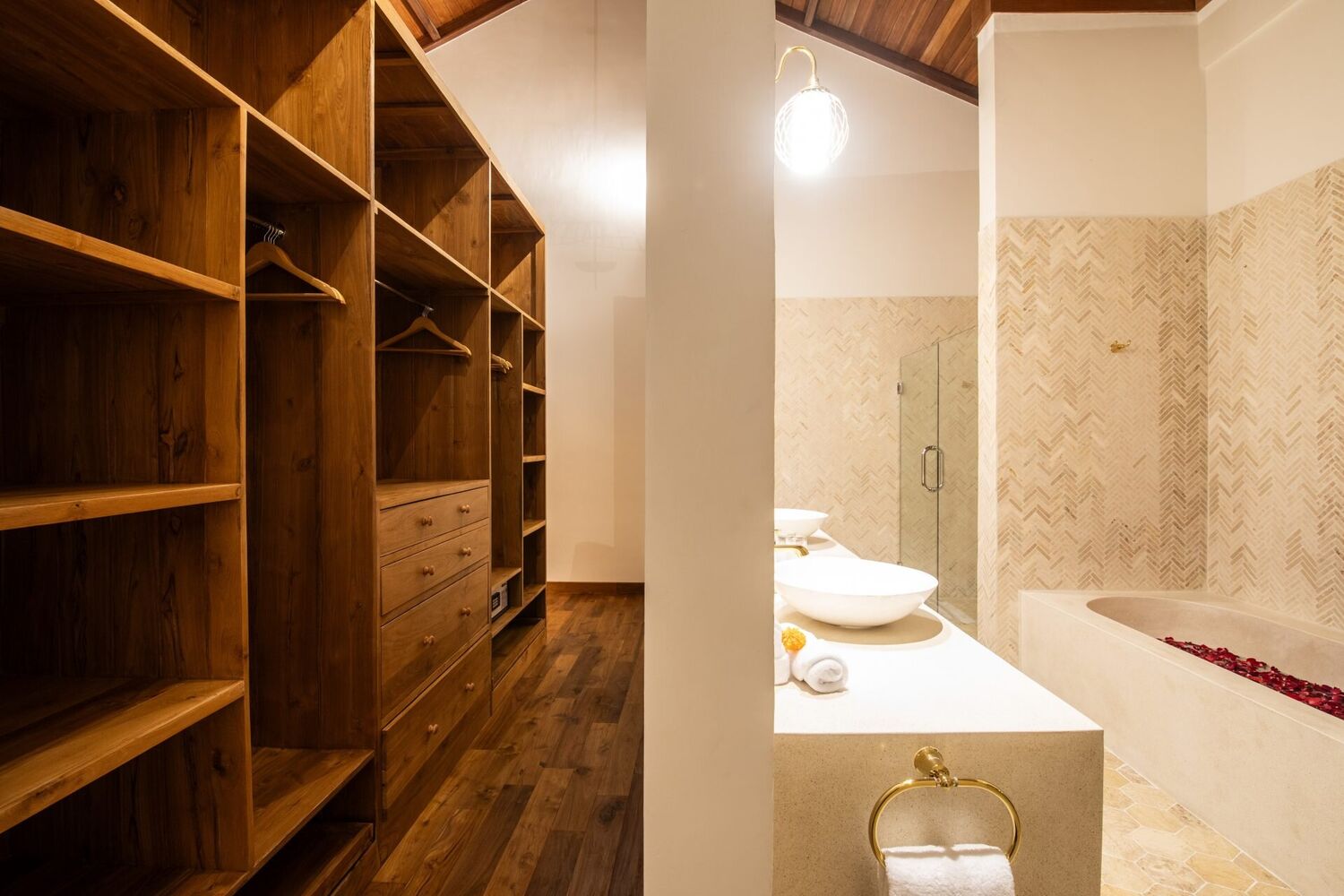 Umalas Elegance A Refined Five-Bedroom Designer Villa — Property ID CY864
