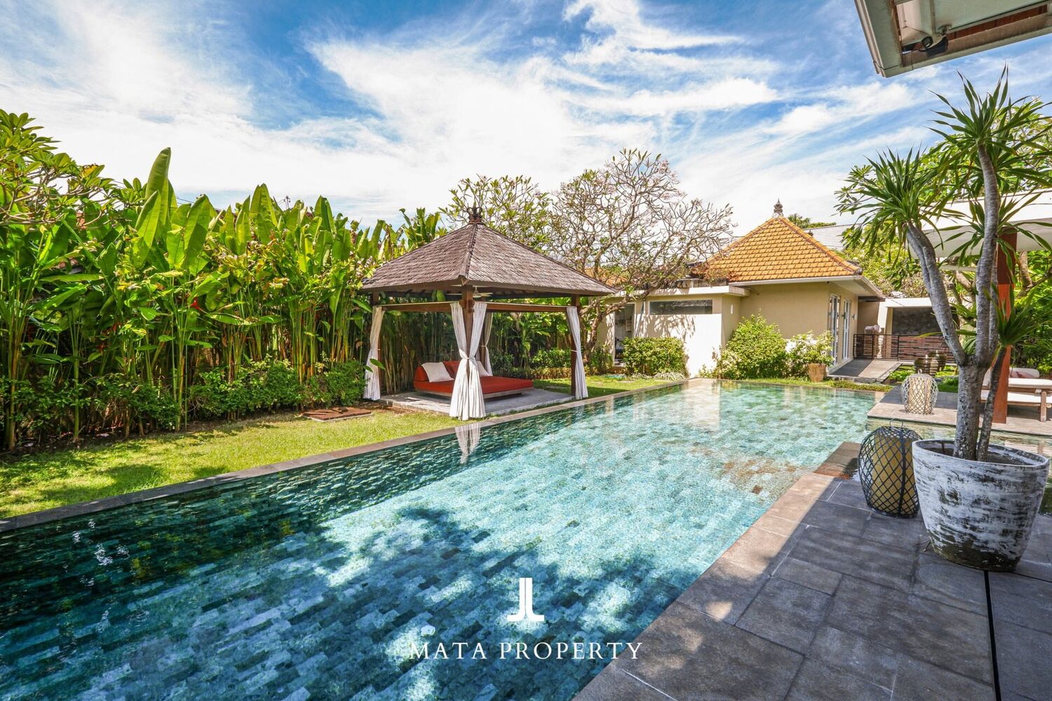 Spacious Villa for Sale in Sanur – 4 Bedroom with Pool and Garden, Walk to the Beach — Property ID JU889