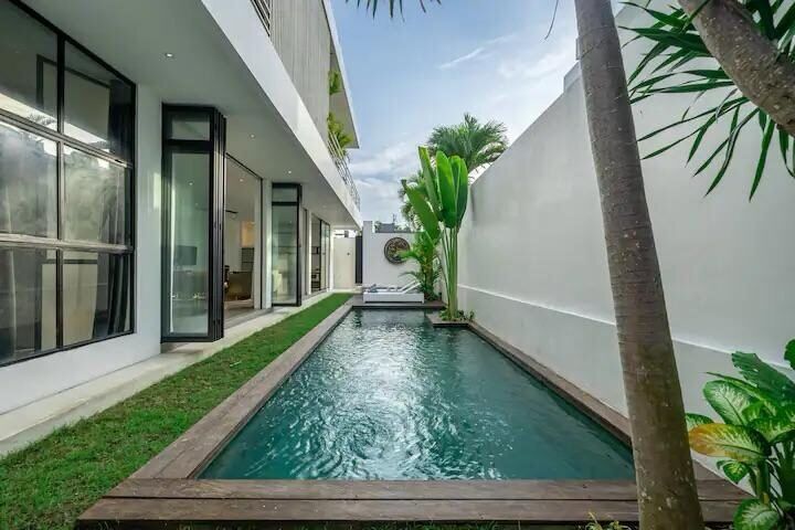 3 Bedrooms Villa in Canggu – 5 Mins Drive to Finn’s Beach Club, 10 Mins Walk to Montessori School — Property ID DE892