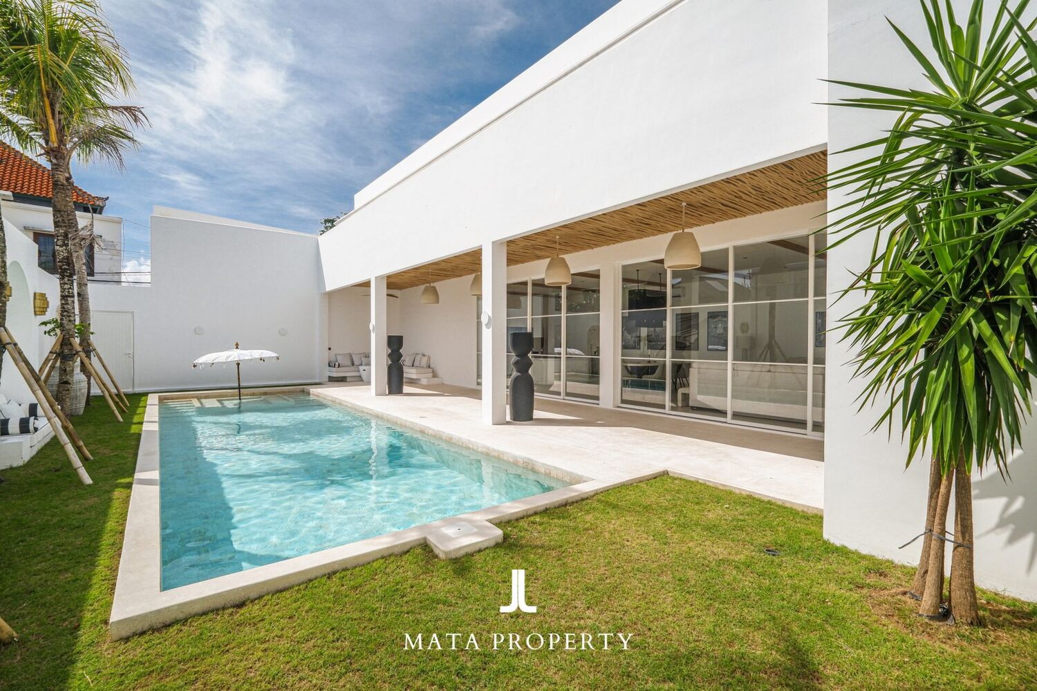Sanur Beachside 4 Bedrooms: The Art of Monochrome Living – Coastal Refinement at its Finest — Property ID CY863