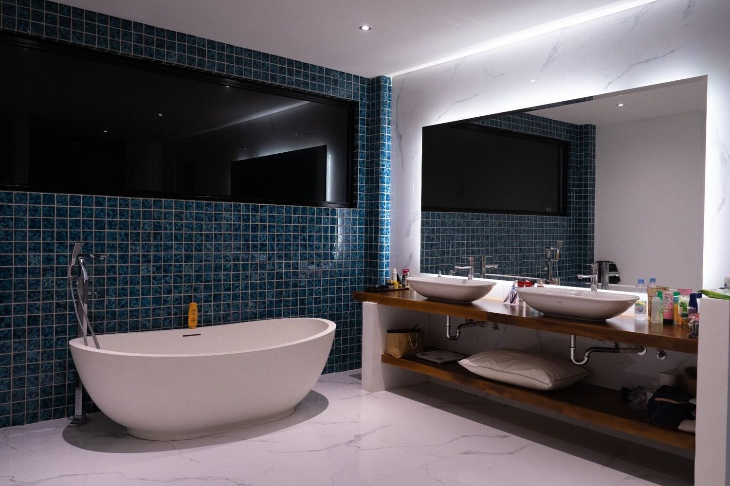 Luxury 4-Bedroom Villa in Seminyak – Available for 1 Year, Open to Long Lease  — Property ID DE881