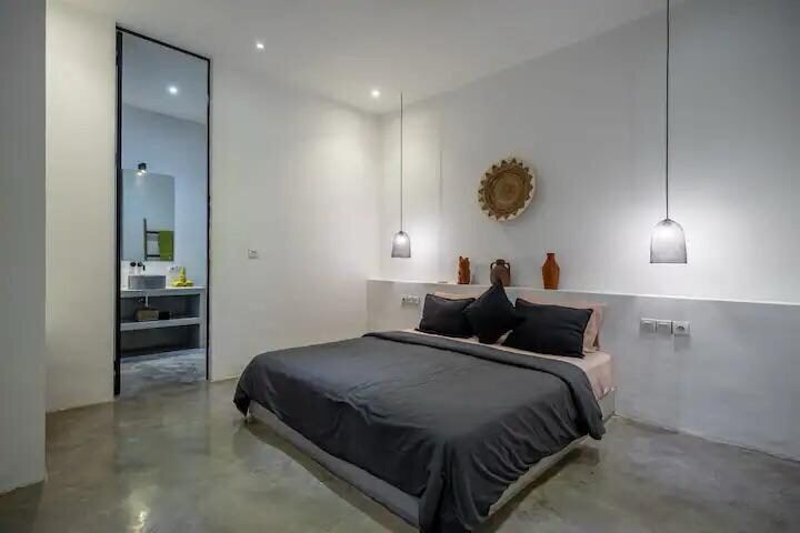 3 Bedrooms Villa in Canggu – 5 Mins Drive to Finn’s Beach Club, 10 Mins Walk to Montessori School — Property ID DE892