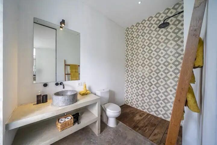 3 Bedrooms Villa in Canggu – 5 Mins Drive to Finn’s Beach Club, 10 Mins Walk to Montessori School — Property ID DE892