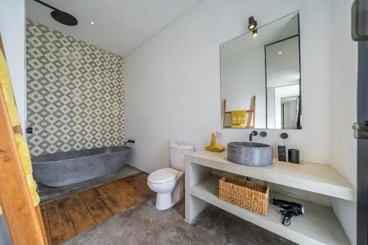 3 Bedrooms Villa in Canggu – 5 Mins Drive to Finn’s Beach Club, 10 Mins Walk to Montessori School — Property ID DE892