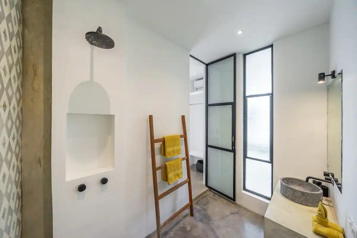 3 Bedrooms Villa in Canggu – 5 Mins Drive to Finn’s Beach Club, 10 Mins Walk to Montessori School — Property ID DE892