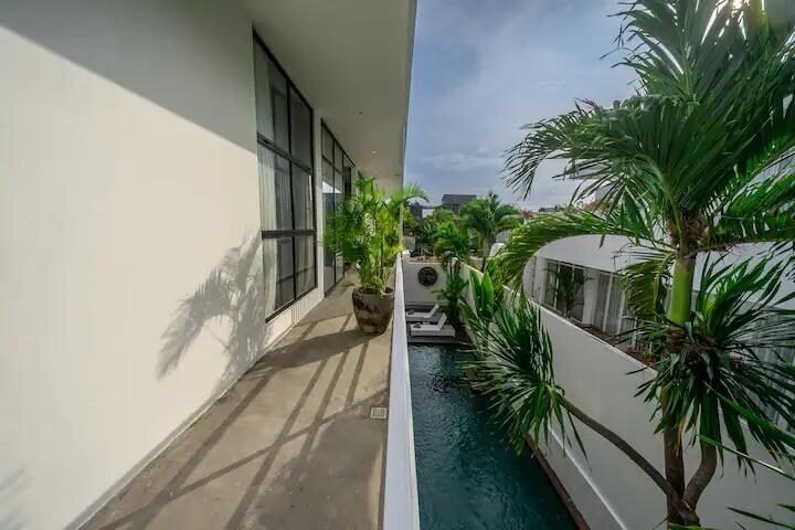 3 Bedrooms Villa in Canggu – 5 Mins Drive to Finn’s Beach Club, 10 Mins Walk to Montessori School — Property ID DE892