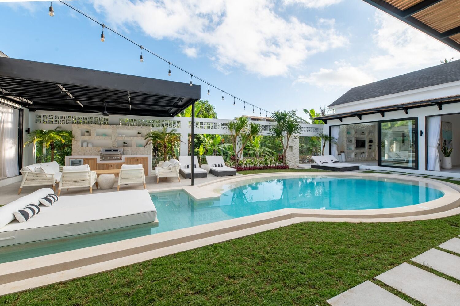 Villa Near Pererenan Beach