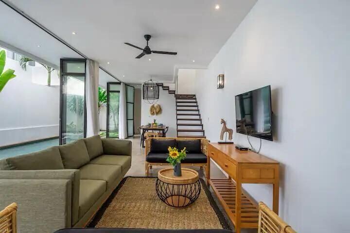 3 Bedrooms Villa in Canggu – 5 Mins Drive to Finn’s Beach Club, 10 Mins Walk to Montessori School — Property ID DE892