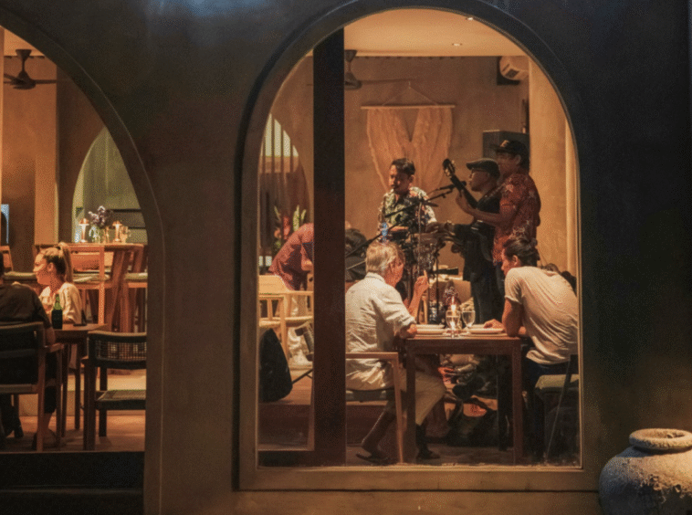 Restoran Yunani Dijual di Umalas di Main Street – Direnovasi Sepenuhnya — Property ID JU818