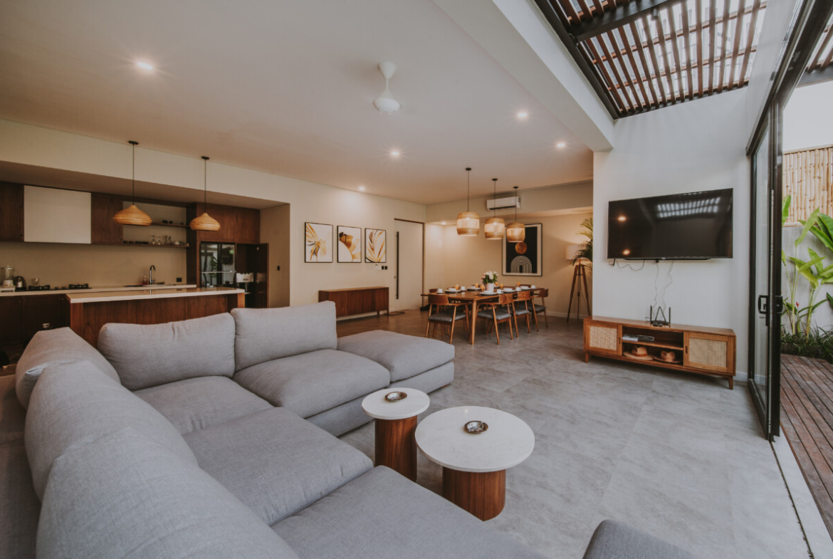 Fully Furnished 4-Bedroom Villa in Central Berawa – Walk to the Beach & Top Lifestyle Spots — Property ID FA925