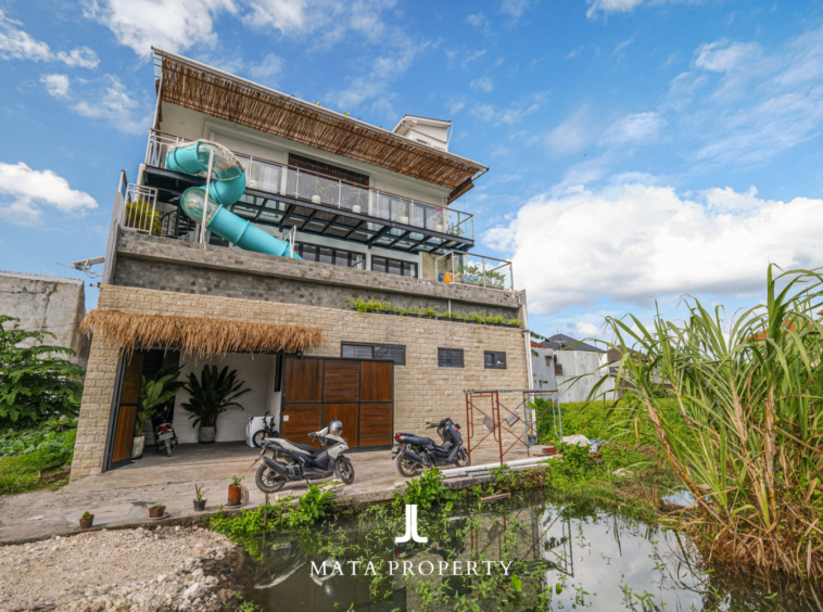 Villa with Bonus Lease Land in Gunung Salak