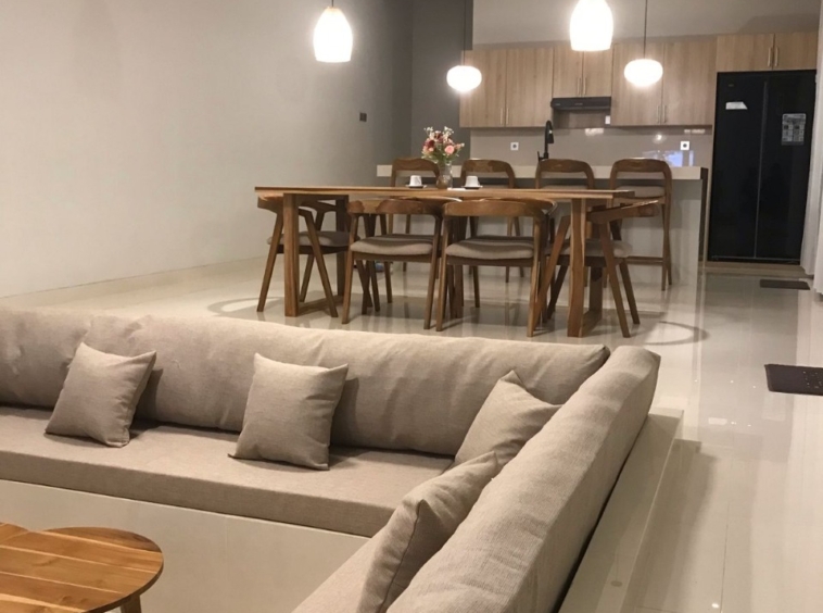 Vila Kontemporer di dekat Pantai Kedungu