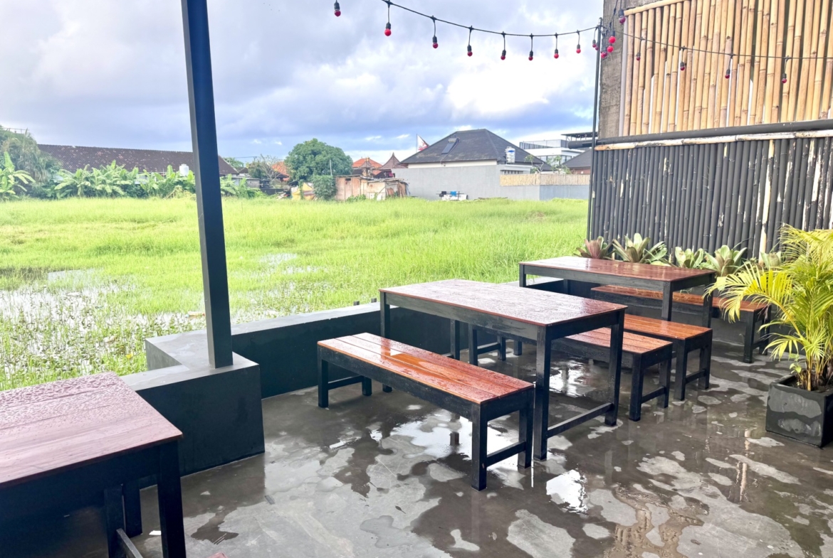 Turnkey Cafe or Bar Space for Sale in Canggu Center – Leasehold — Property ID JU972