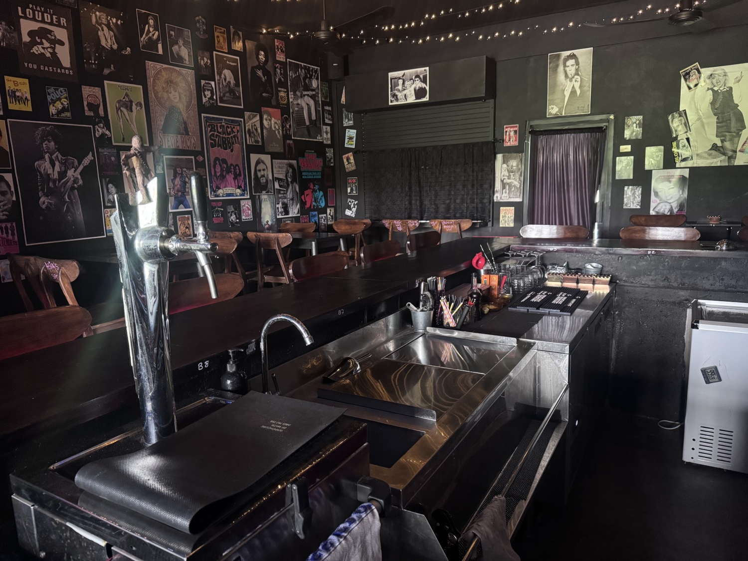 Turnkey Cafe or Bar Space for Sale in Canggu Center – Leasehold — Property ID JU972