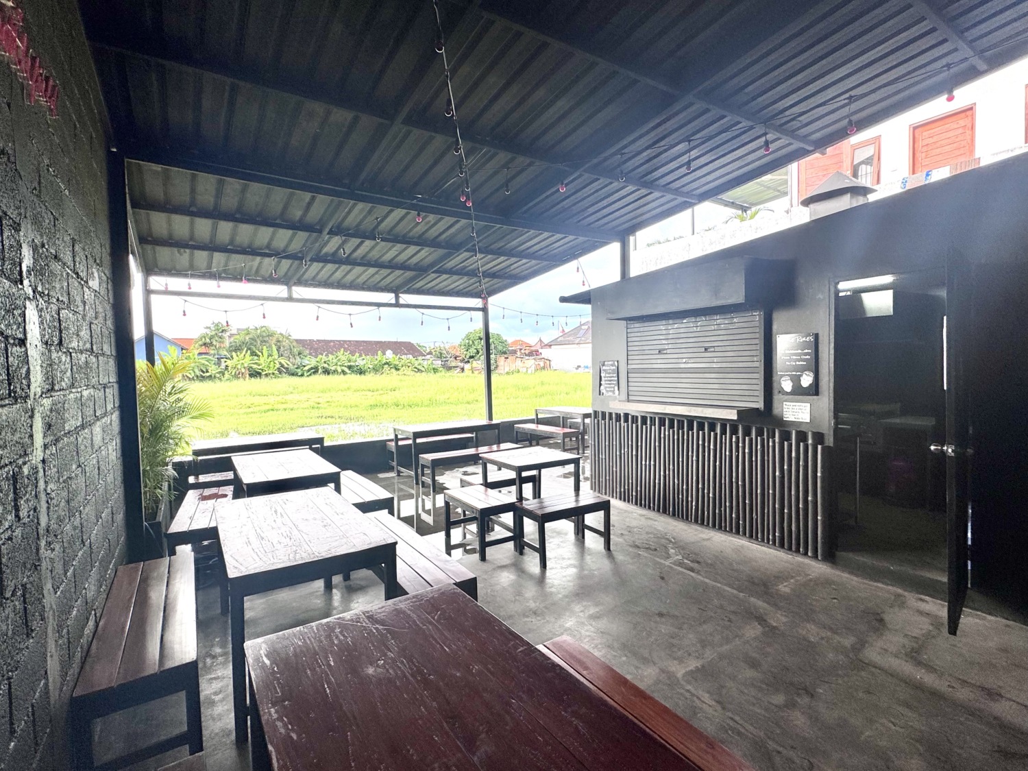 Turnkey Cafe or Bar Space for Sale in Canggu Center – Leasehold — Property ID JU972