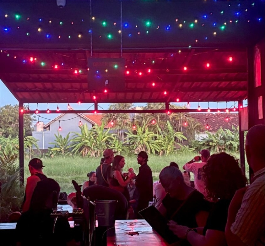 Turnkey Cafe or Bar Space for Sale in Canggu Center – Leasehold — Property ID JU972