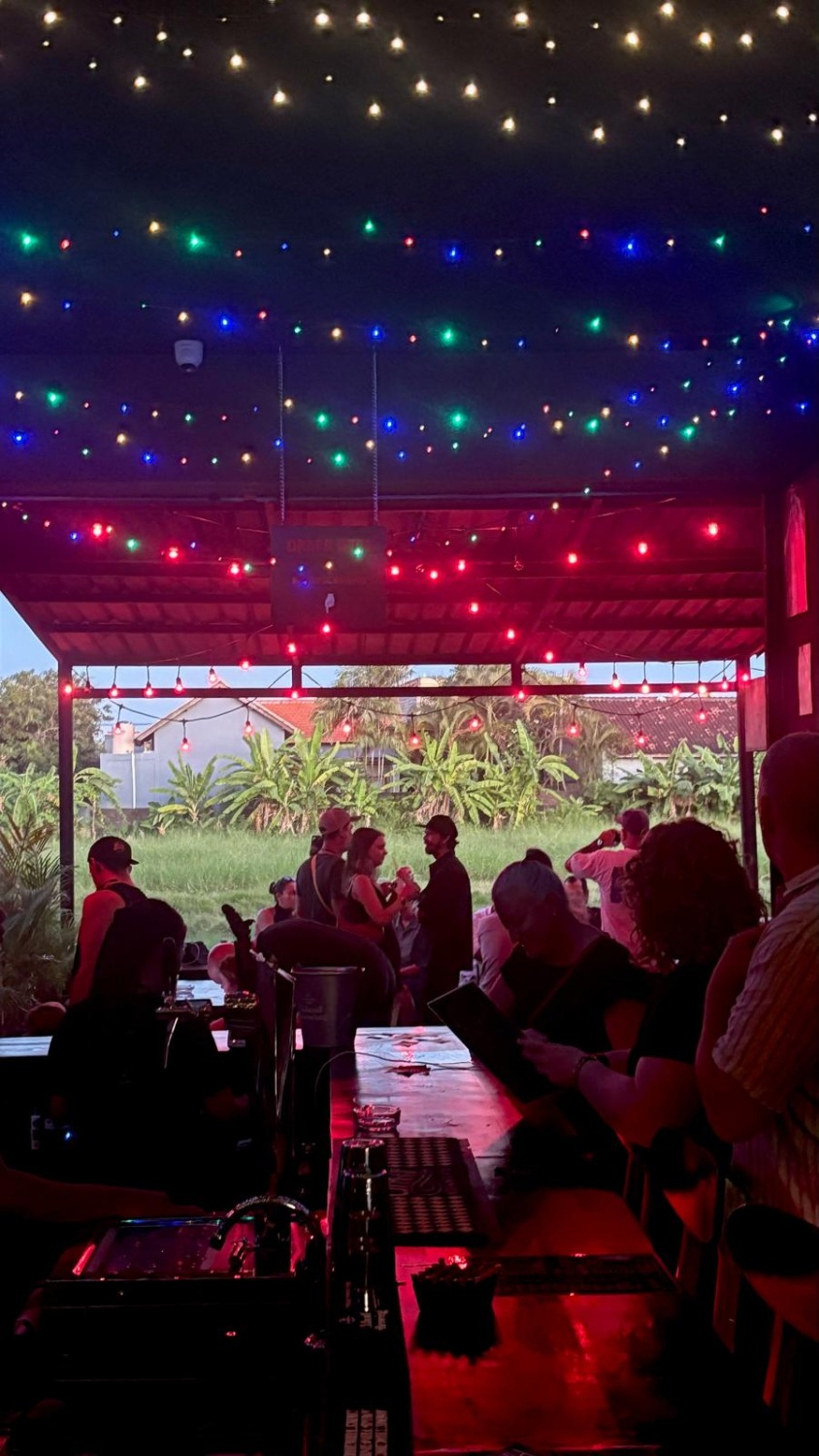 Turnkey Cafe or Bar Space for Sale in Canggu Center – Leasehold — Property ID JU972