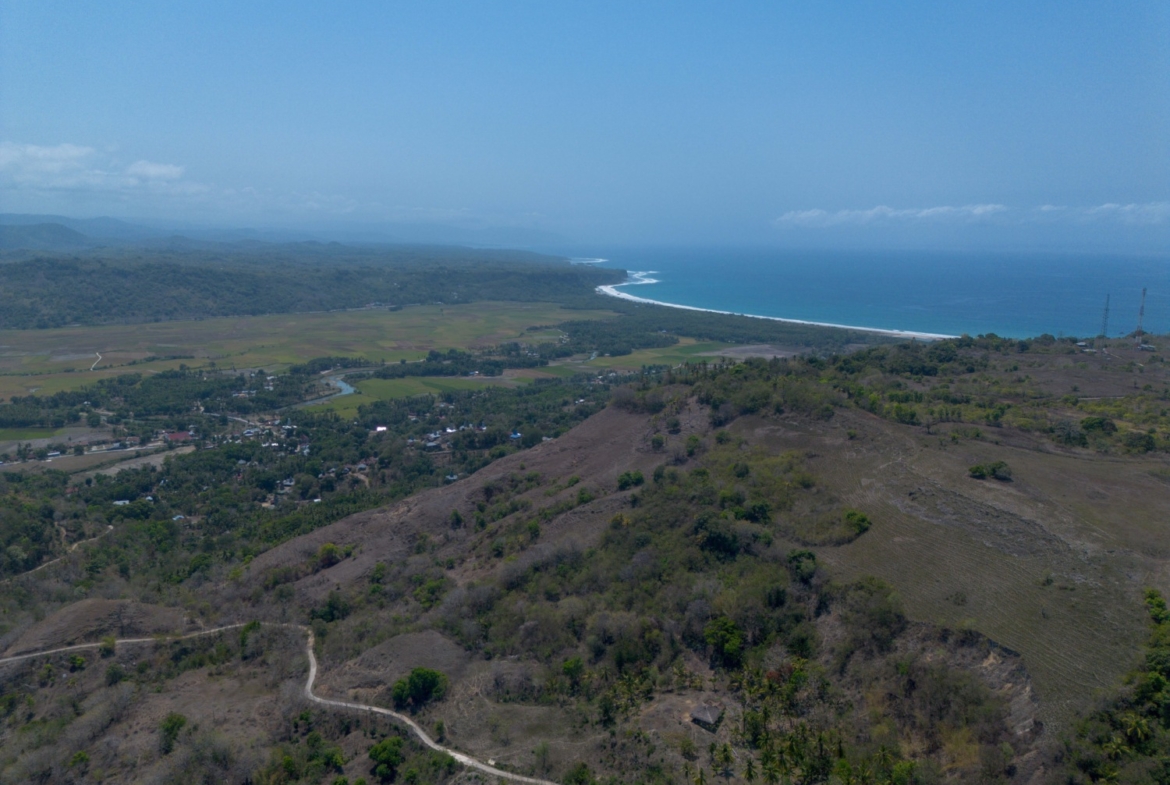 Freehold Land for Sale in Wanokaka, Sumba – 2.6 Hectares with Ocean Views — Property ID DE903