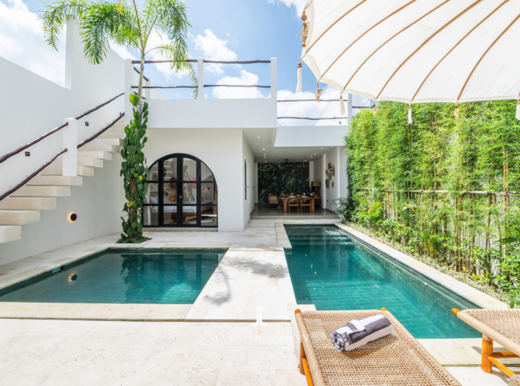Villa with Rooftop in Tumbak Bayuh