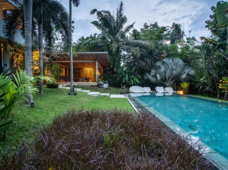 Freehold Estate with Expansive Land