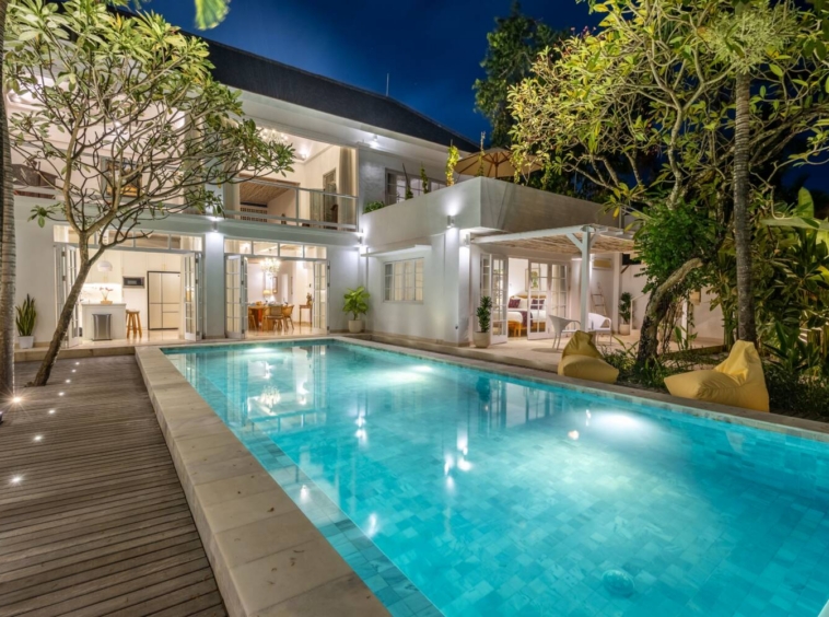 Vila Kolonial Tropis Mewah 4 Kamar Tidur di Sanur